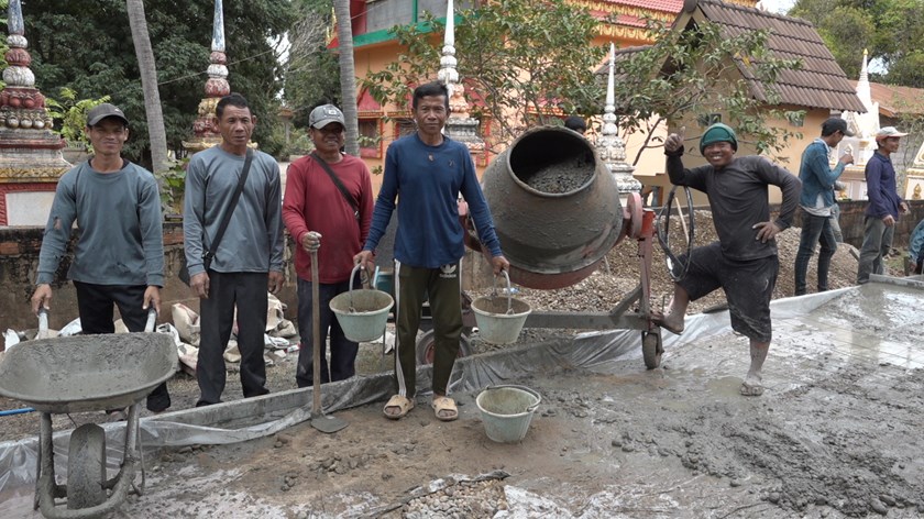 ຊາວບ້ານນໍ້າພຸ ສ້າງເສັ້ນທາງເບຕົງເສີມເຫຼັກ ຄວາມຍາວ 348 ແມັດ