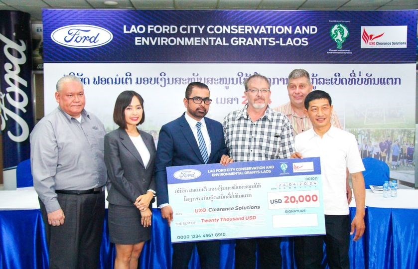 ຟອດ ມໍເຕີ ມອບເງິນ 20.000 ໂດລາ ສະໜັບສະໜູນໂຄງການເກັບກູ້ລະເບີດທີ່ບໍ່ທັນແຕກ