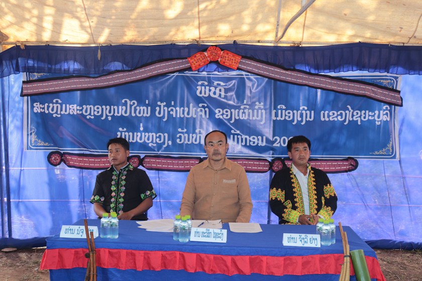 ບ້ານບໍ່ຫຼວງສະເຫຼີມສະຫຼອງບຸນປີໃໜ່ກິນຈຽງຂອງເຜົ່າມົ້ງ