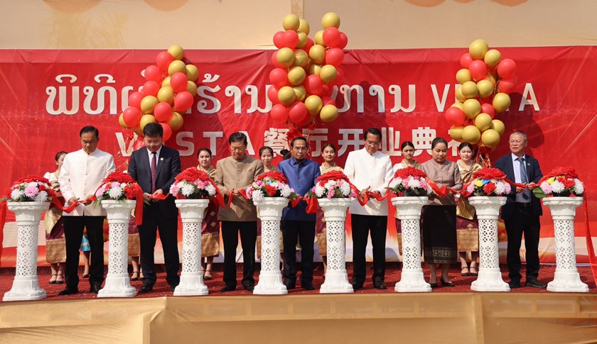 ຄຳມ່ວນ ຈັດພິ¬ທີເປີດຮ້ານອາຫານເວສຕາ 