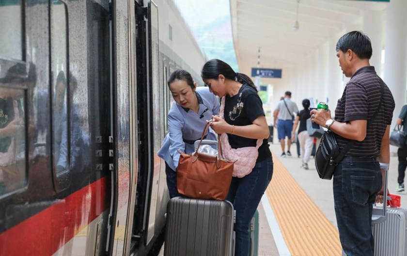 ຄວາມ​ຮູ້​ສຶກ​ຂອງ ຫົວໜ້າ​ຈຸ​ພະ​ນັກງານປະຈໍາ ຂະບວນລົດໄຟ: “ກາ​ນຂົນສົ່ງຜູ້ໂດຍສານຂ້າມ​ຊາດໃນຍາມ ບຸນກຸດຈີນ”